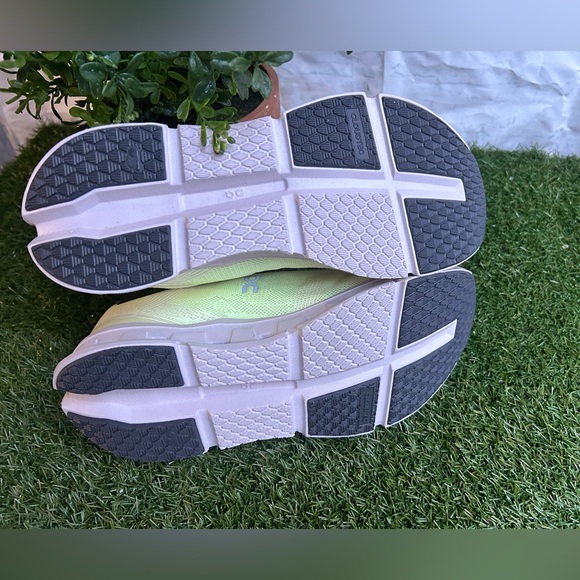 On Cloudgo Running men Shoe In Hay/ Sand Trainers size 10 NEW - Picture 16 of 17